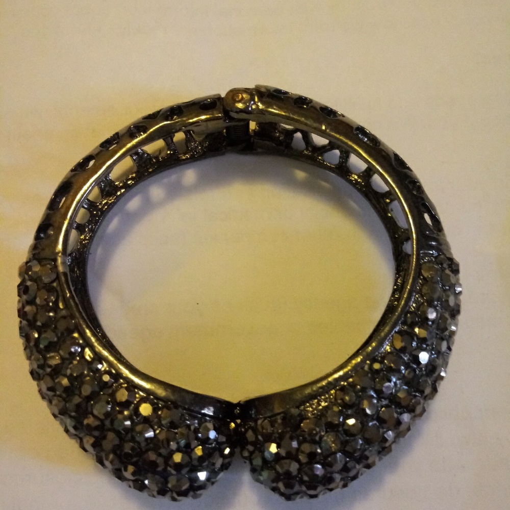 Rhinestone Clasp Bangle